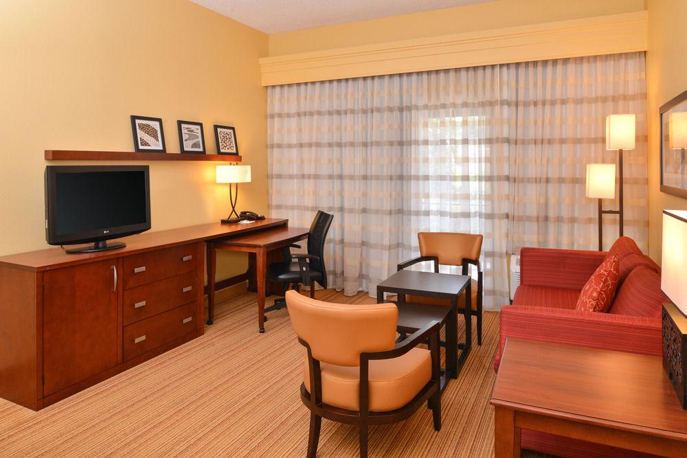 Courtyard By Marriott Columbia Northeast/Fort Jackson Area Экстерьер фото